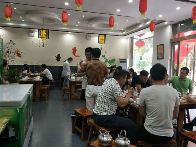 重庆特色餐饮，不光要有饮食特色，装修特色也不能缺哦